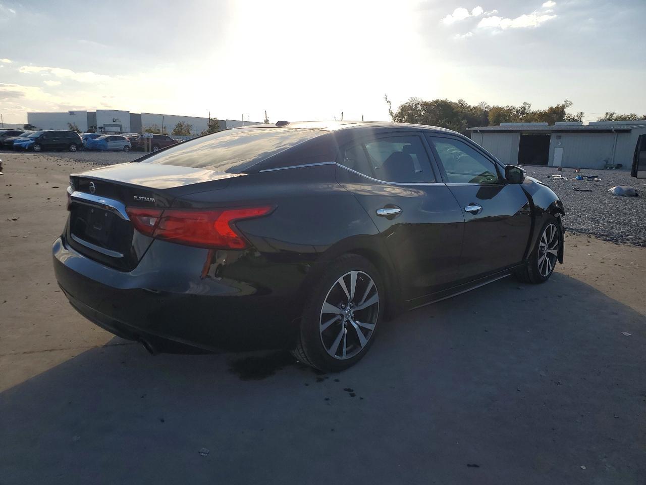 2017 NISSAN Maxima