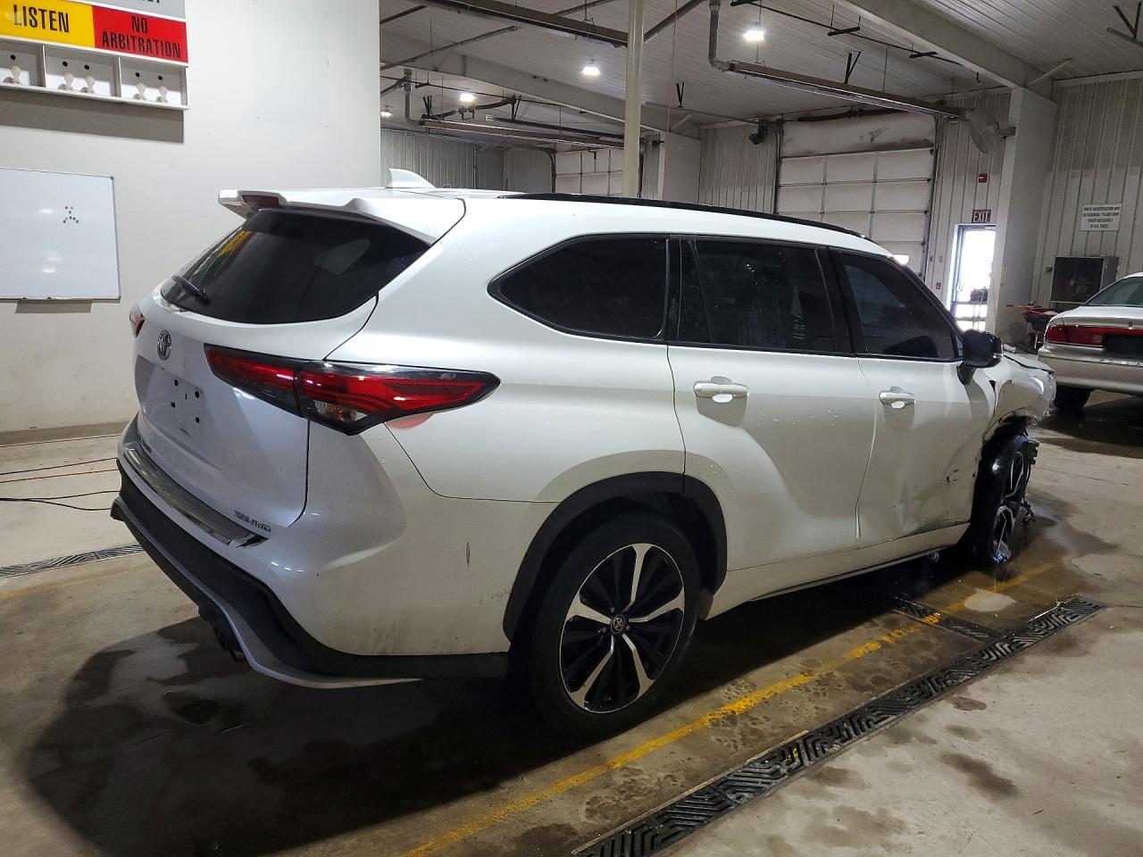 2022 TOYOTA HIGHLANDER