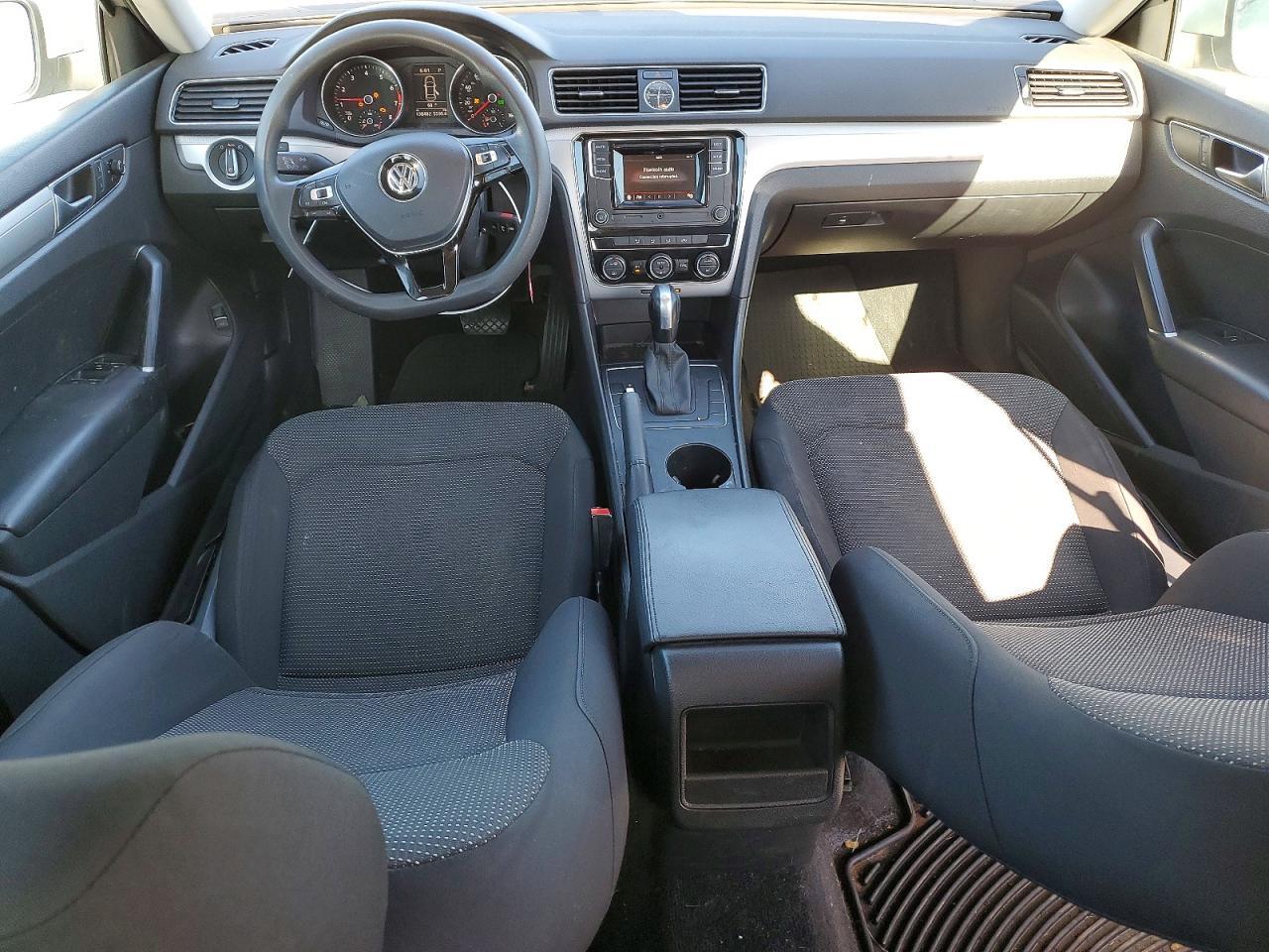 2016 VOLKSWAGEN Passat