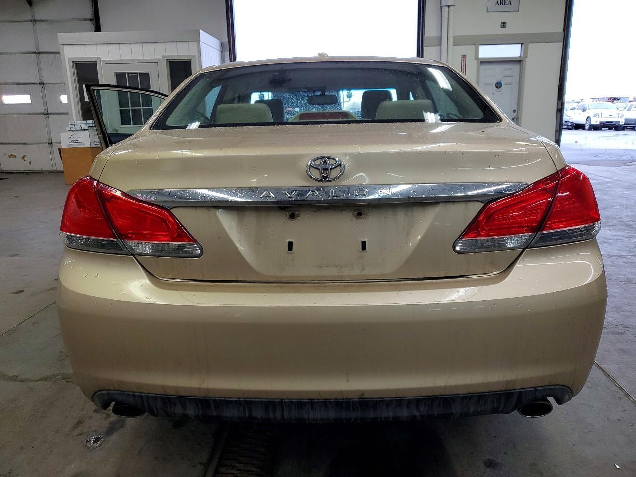 2011 TOYOTA Avalon