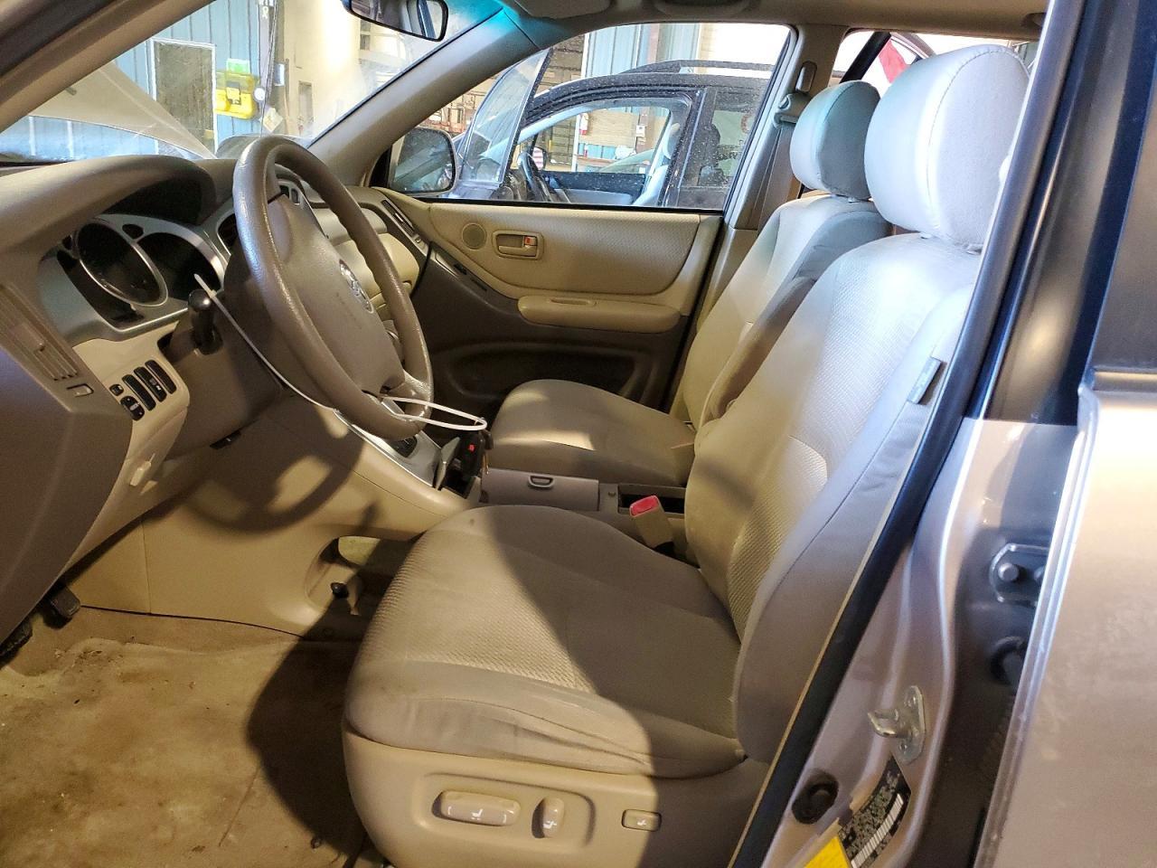 2004 TOYOTA HIGHLANDER