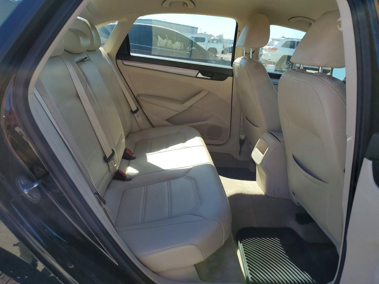 2015 VOLKSWAGEN Passat
