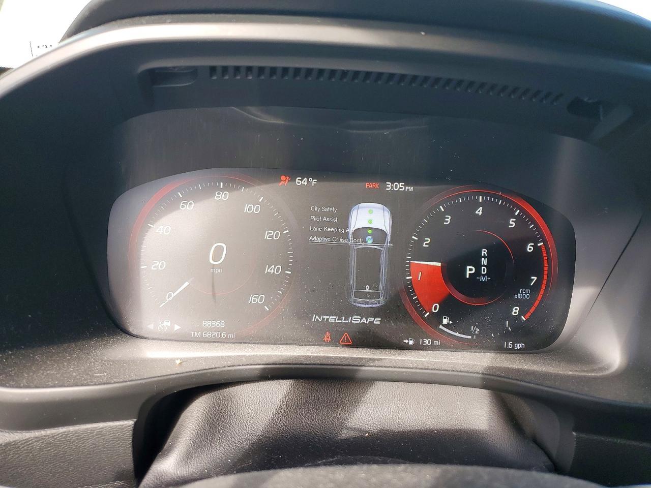 2020 VOLVO XC40