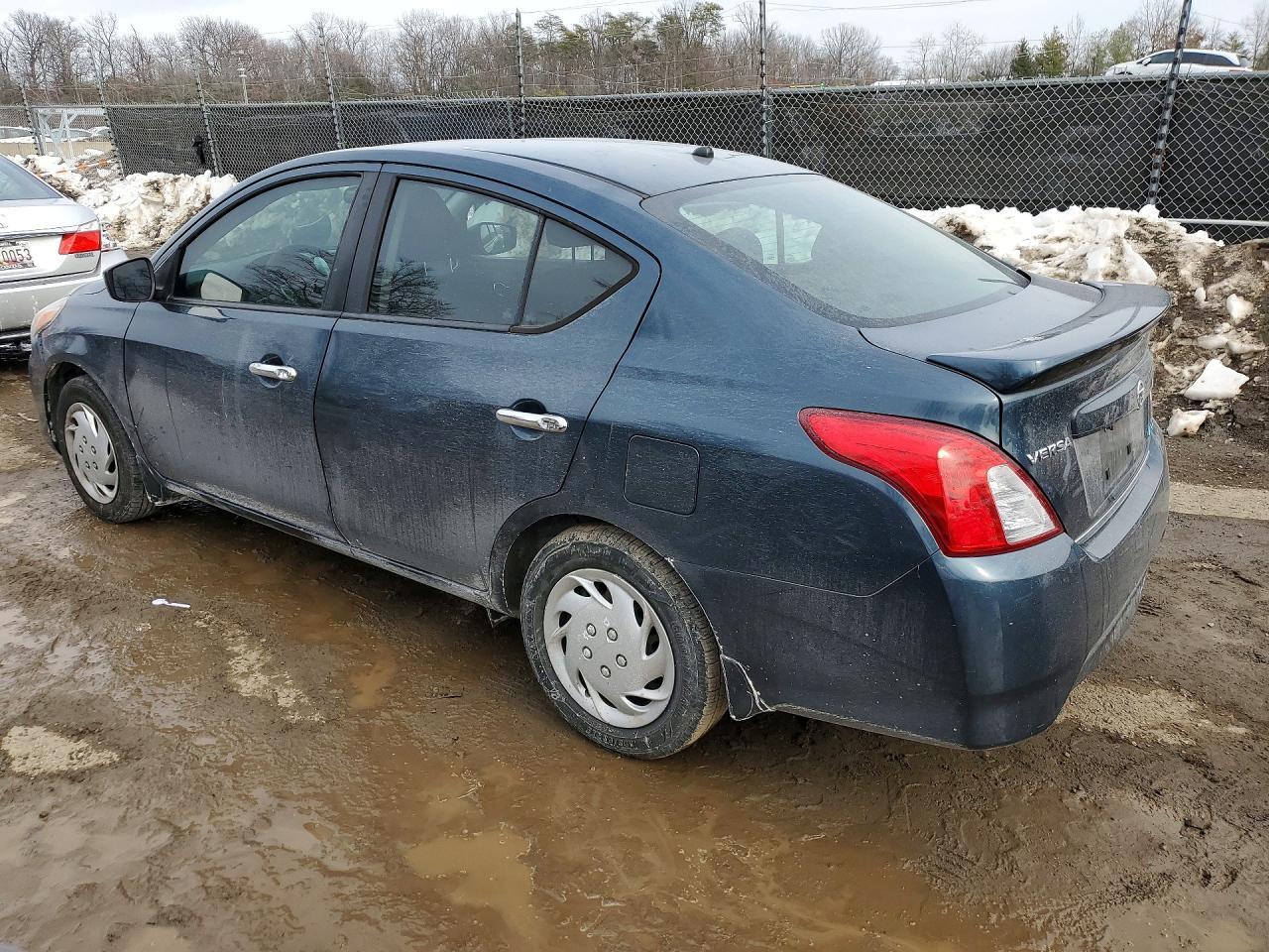2015 NISSAN VERSA