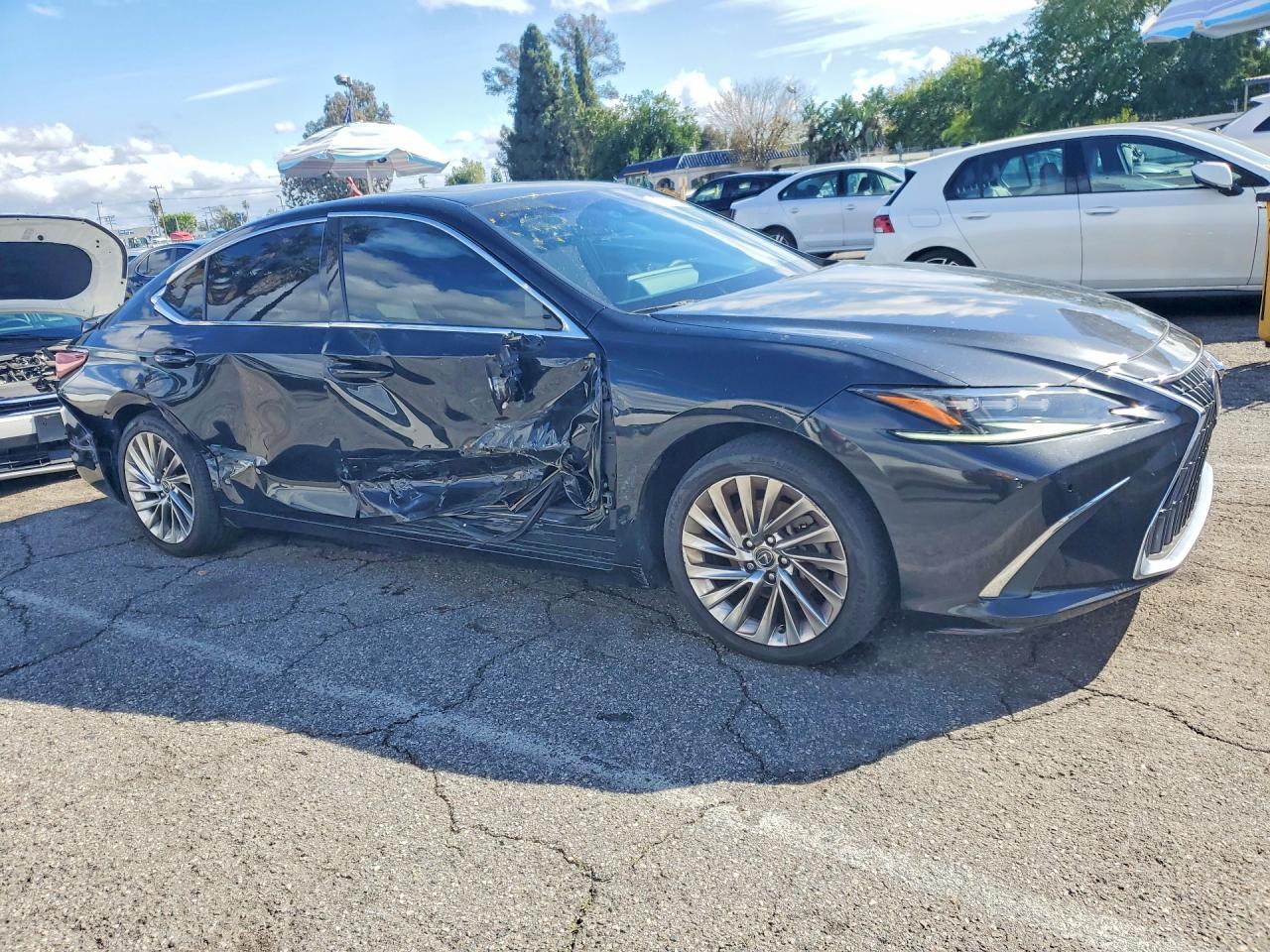 2023 LEXUS ES 300H