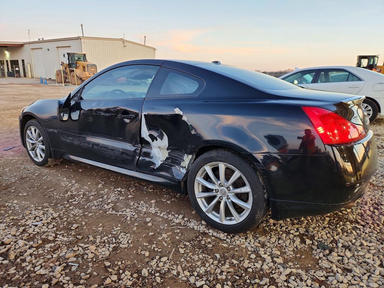 2011 INFINITI G37
