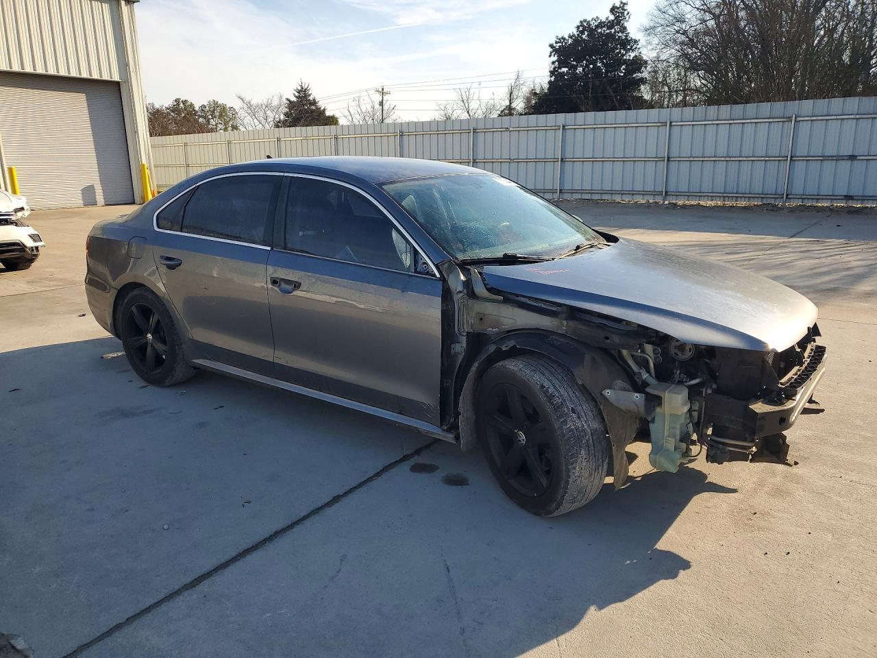 2012 VOLKSWAGEN Passat