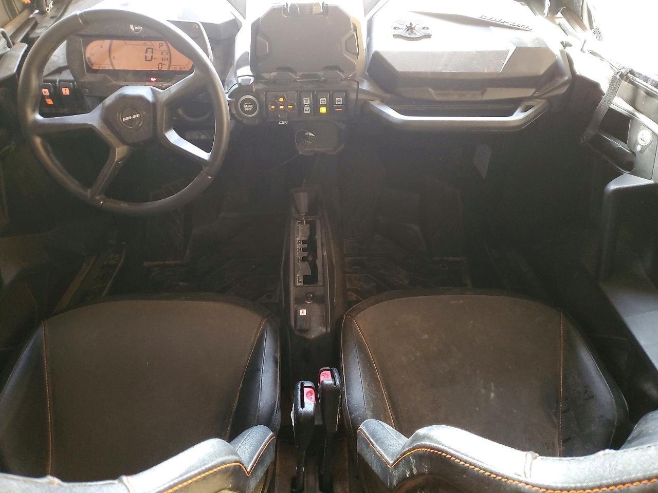 2023 CAN-AM Commander