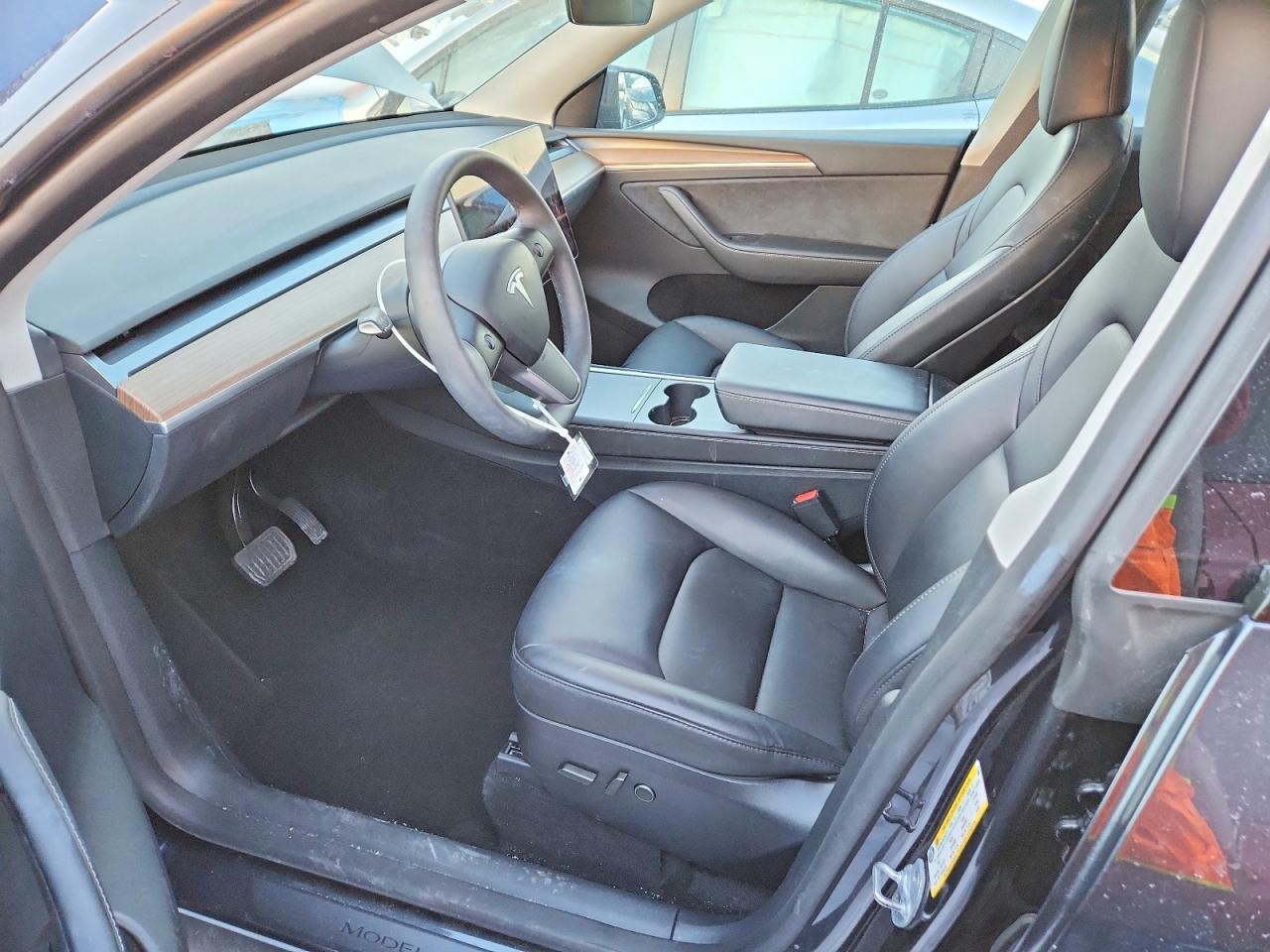 2025 TESLA MODEL Y