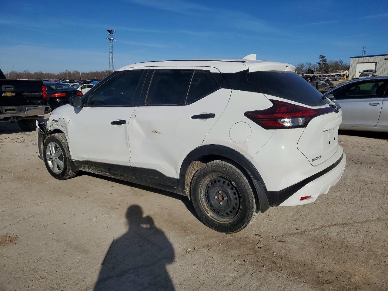 2024 NISSAN KICKS