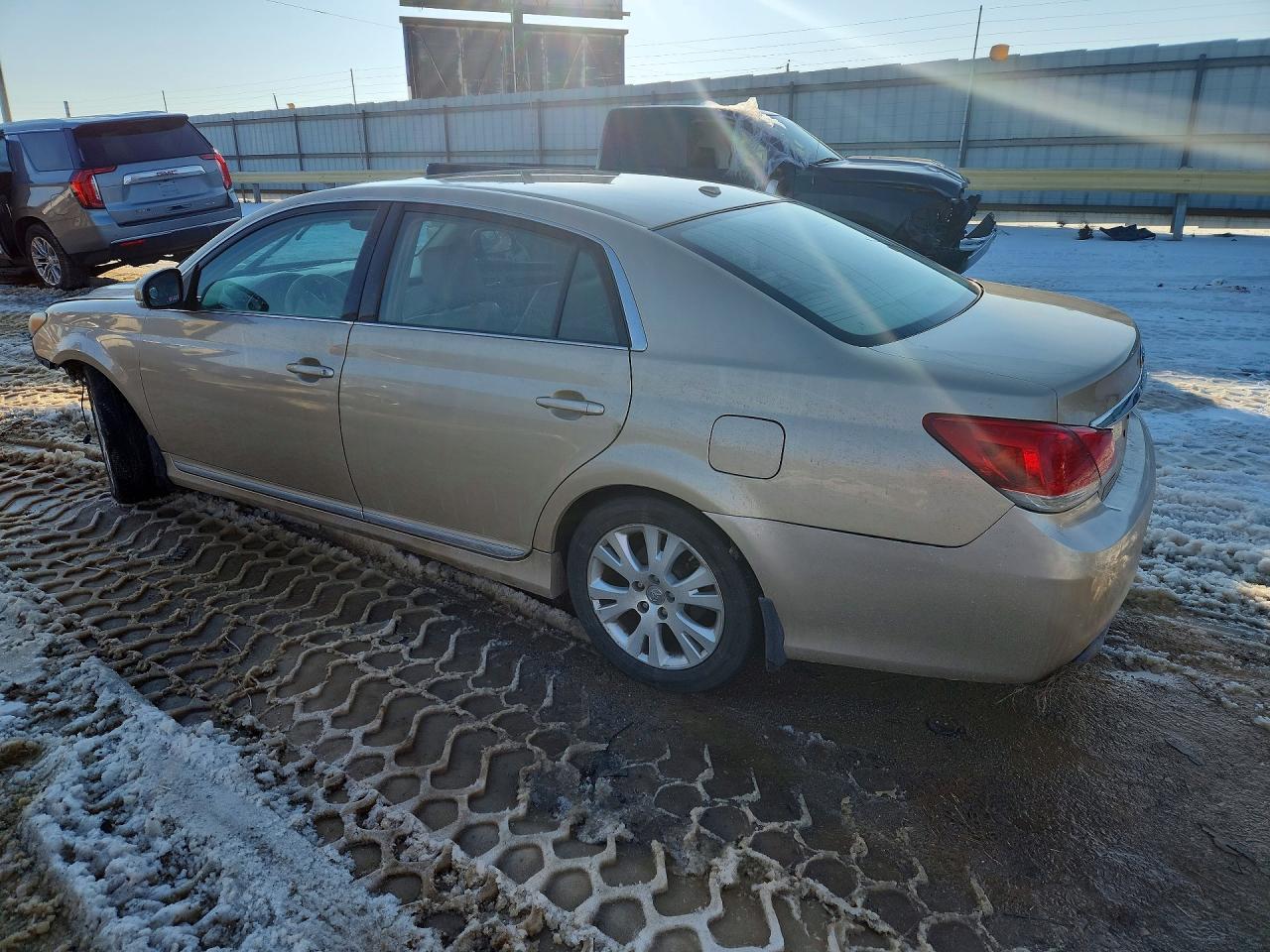 2011 TOYOTA Avalon