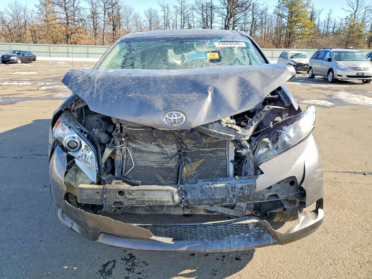 2011 TOYOTA SIENNA