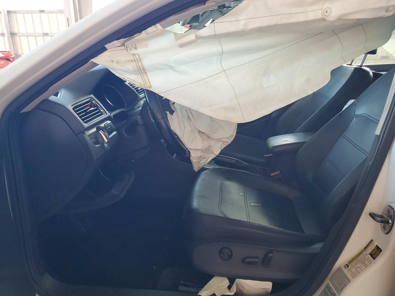 2017 VOLKSWAGEN Passat