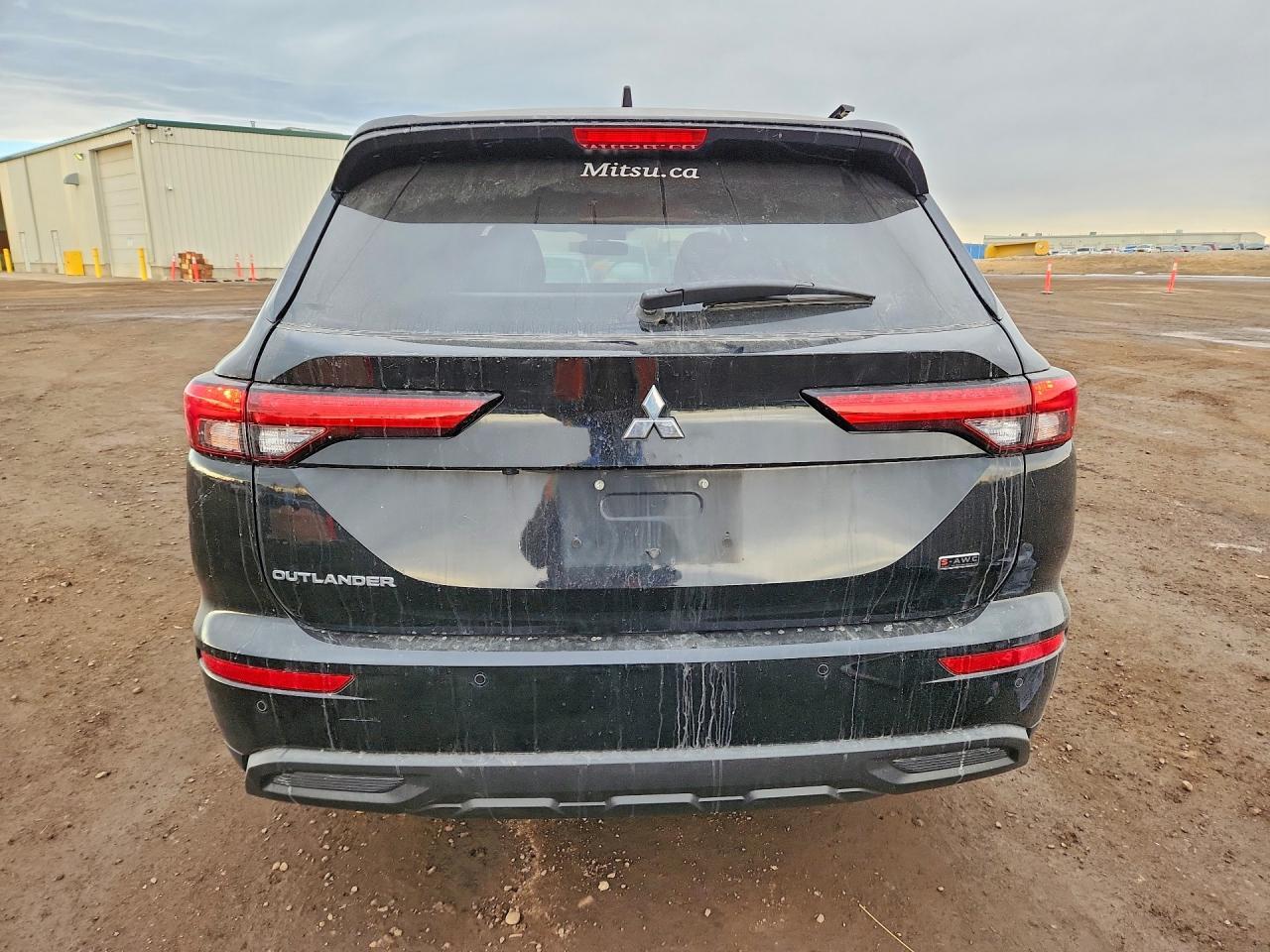 2023 MITSUBISHI outlander