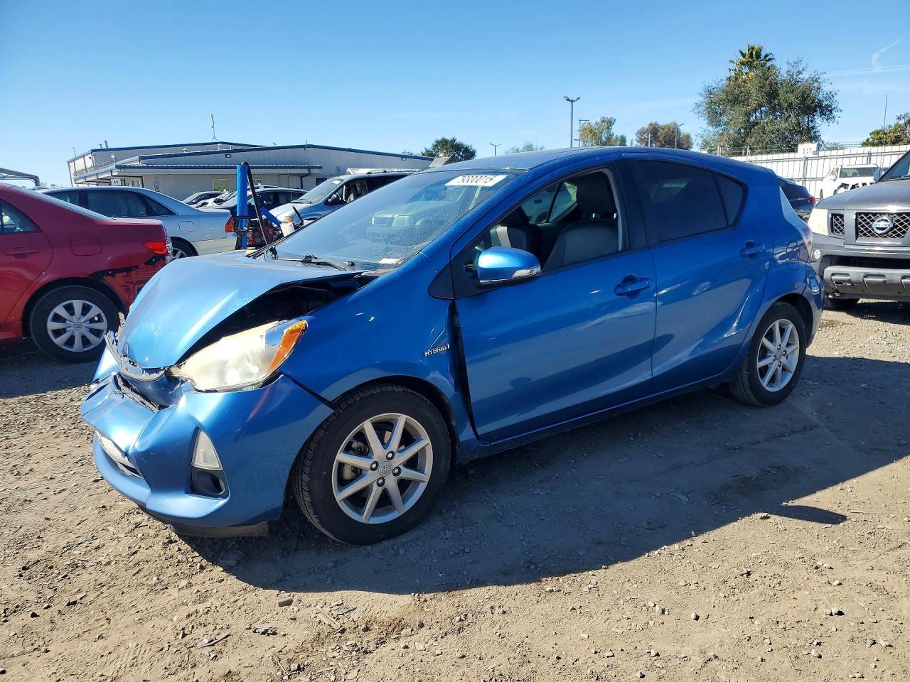 2013 TOYOTA Prius c