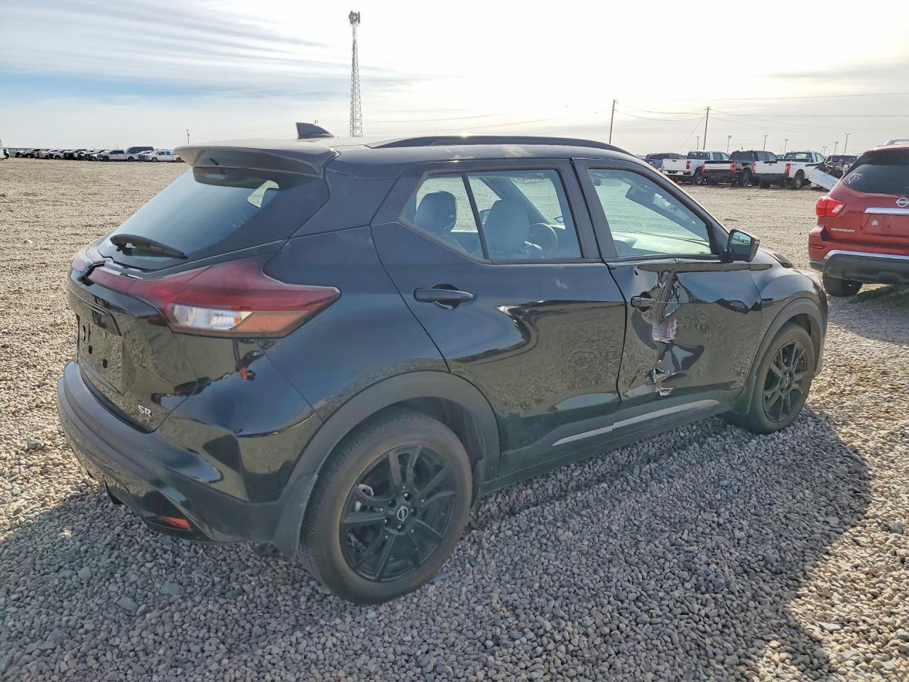 2023 NISSAN KICKS