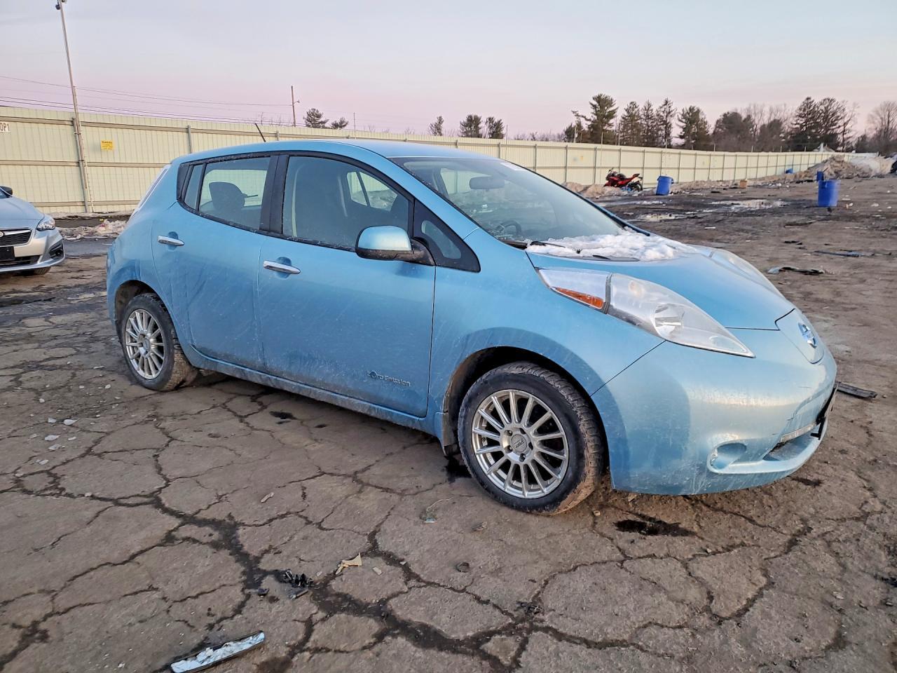 2015 NISSAN LEAF