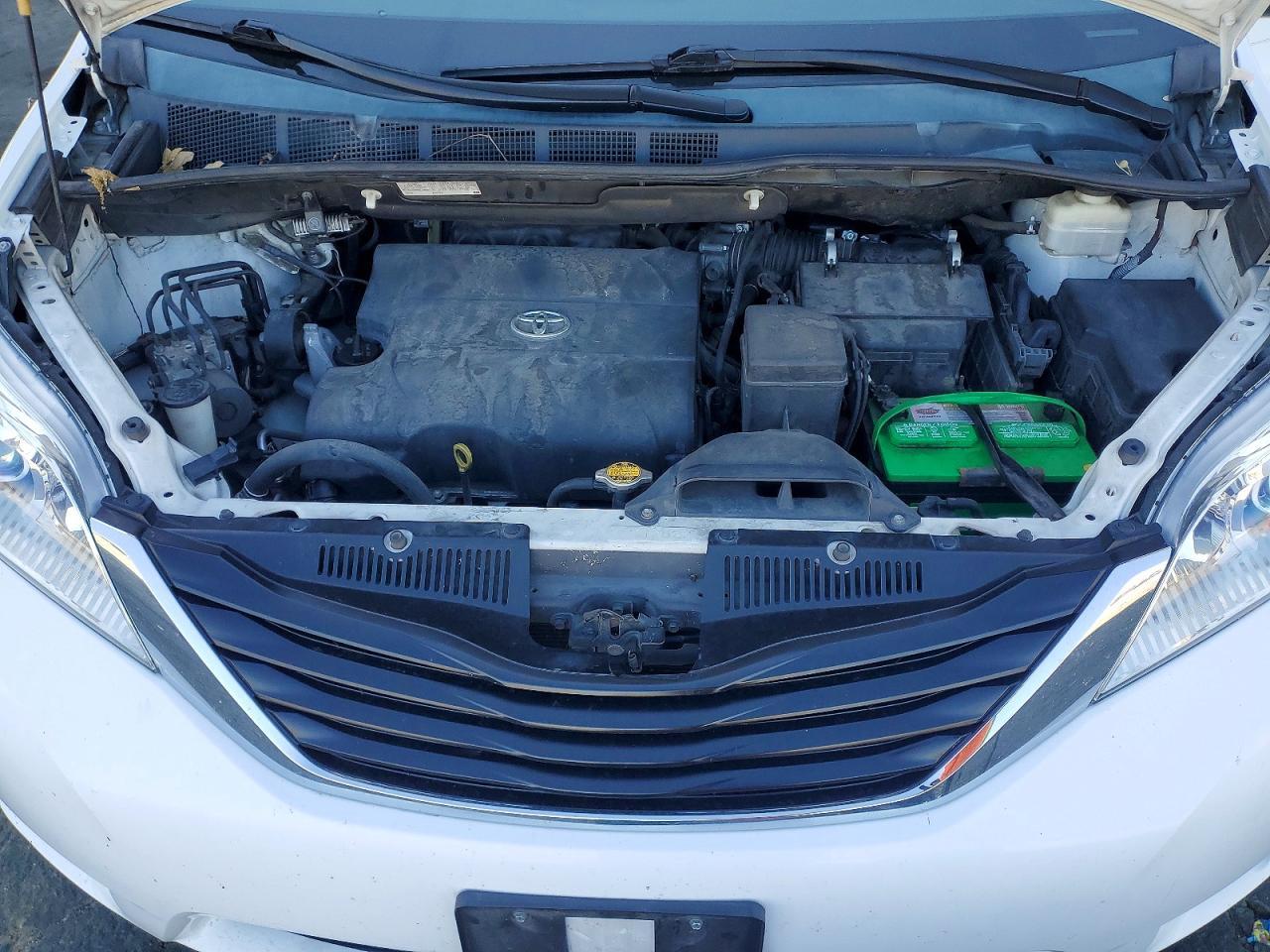 2013 TOYOTA SIENNA