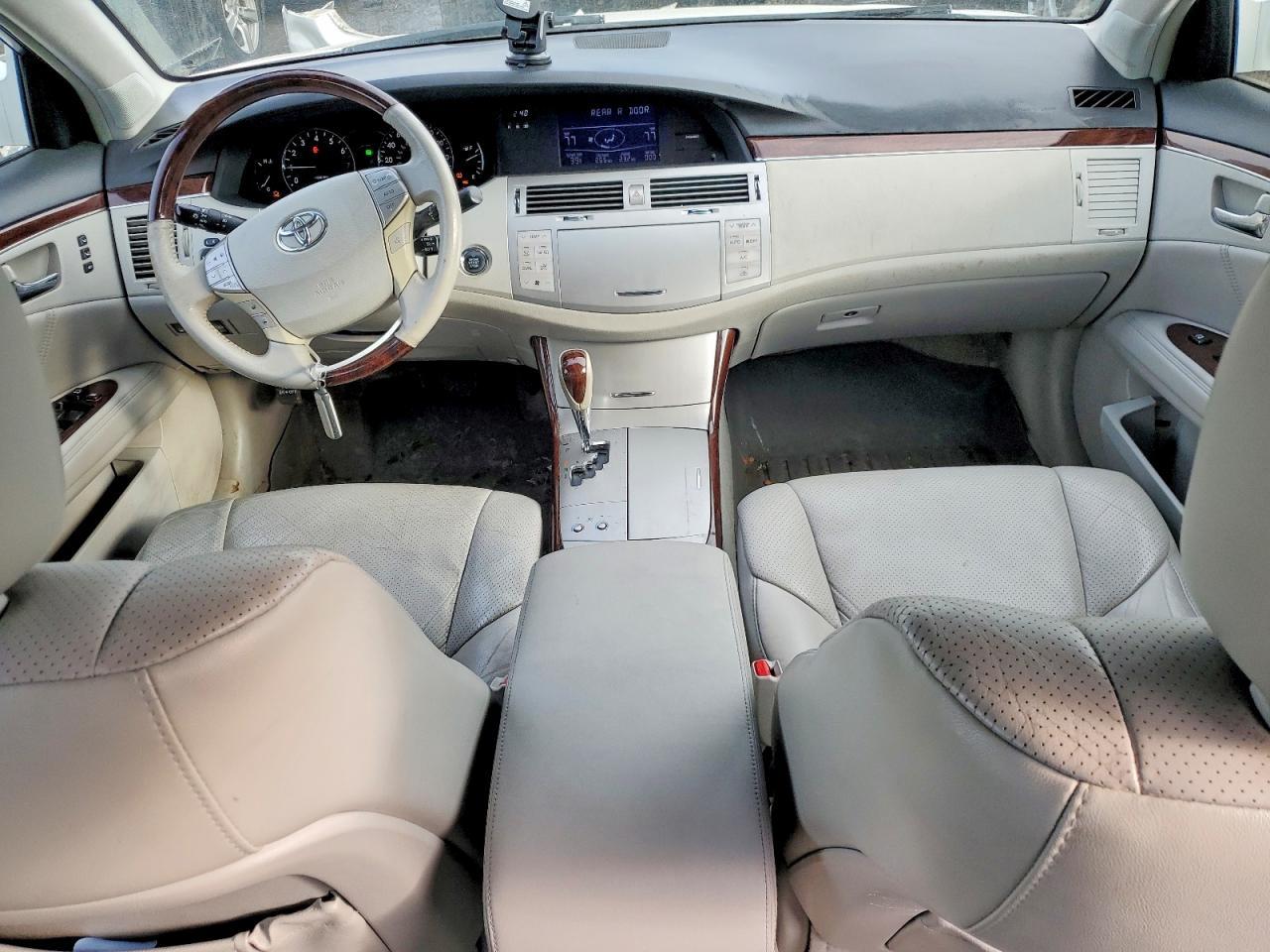 2010 TOYOTA Avalon