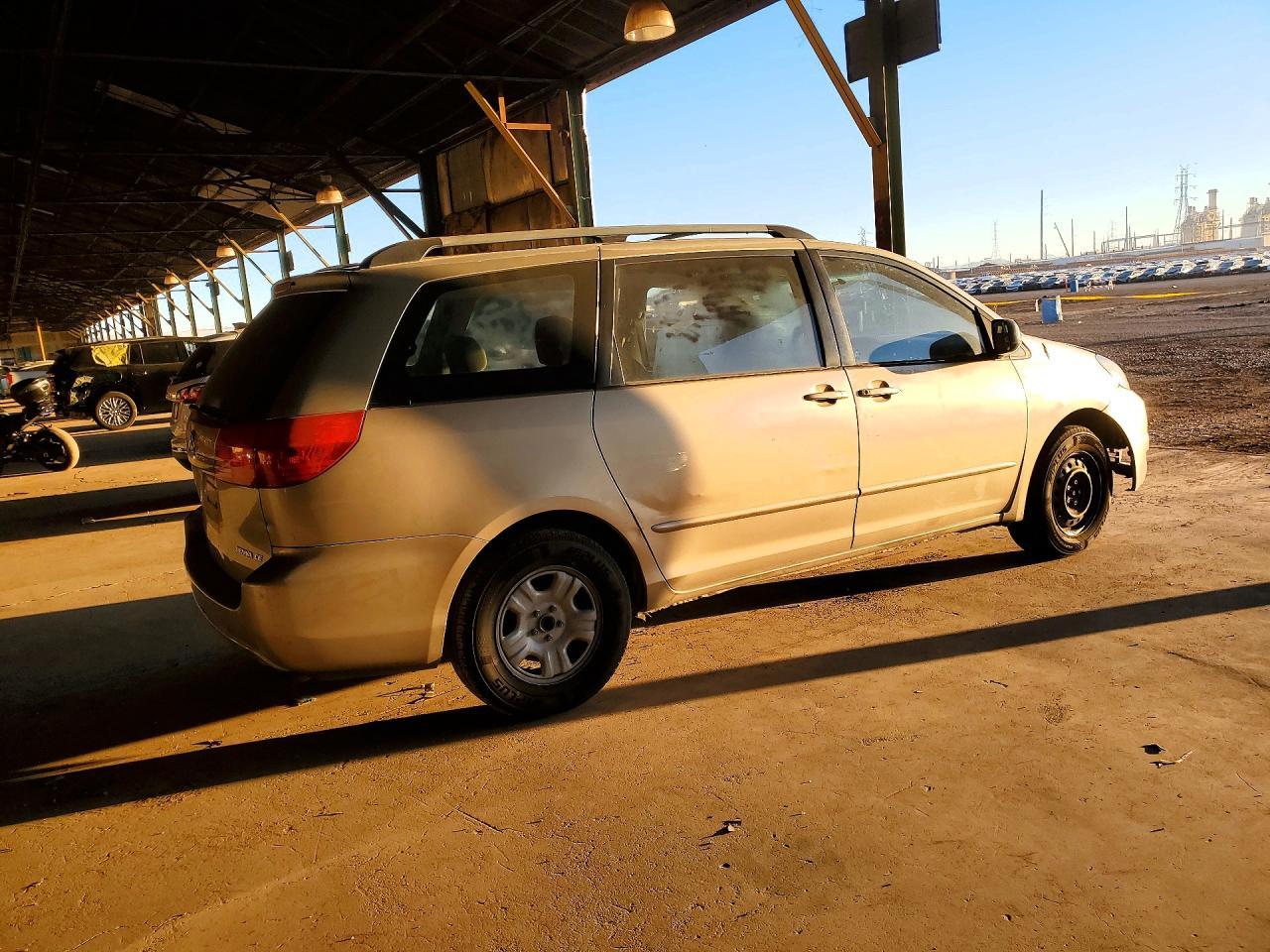 2004 TOYOTA SIENNA