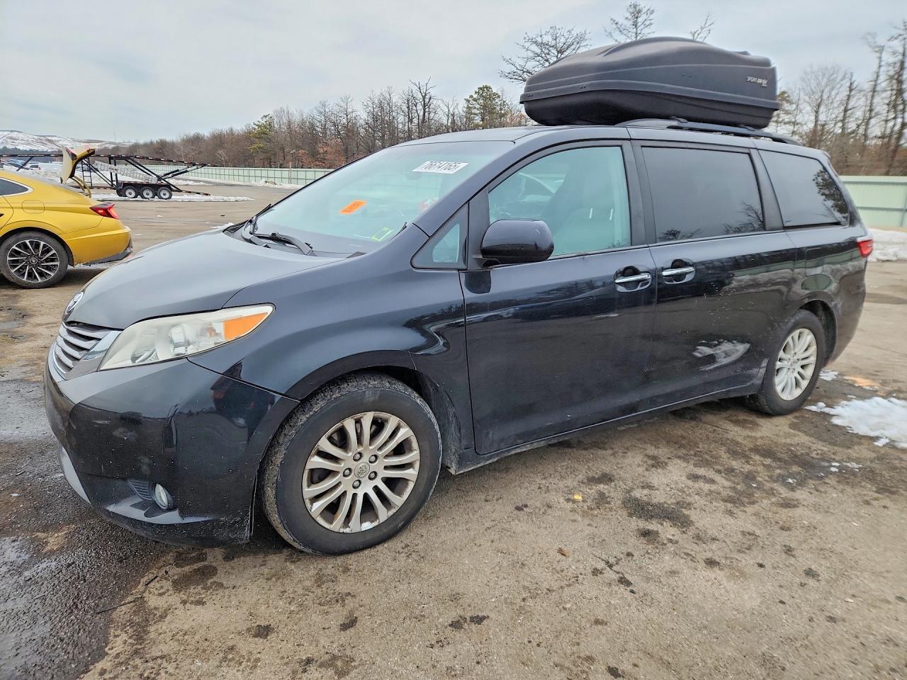2016 TOYOTA SIENNA