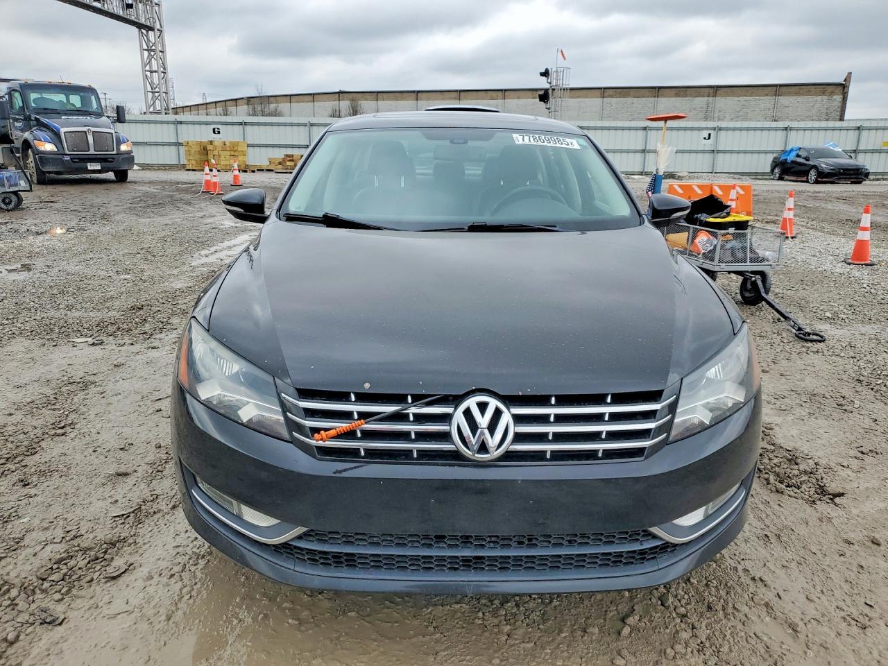 2012 VOLKSWAGEN Passat