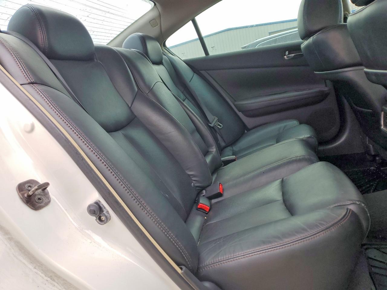 2010 NISSAN Maxima