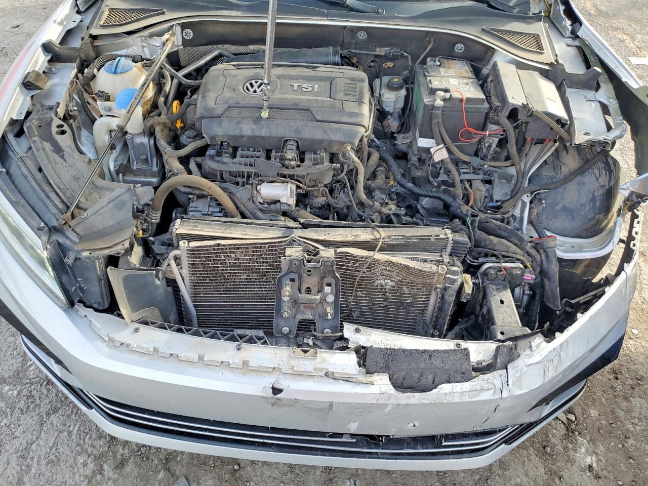 2017 VOLKSWAGEN Passat