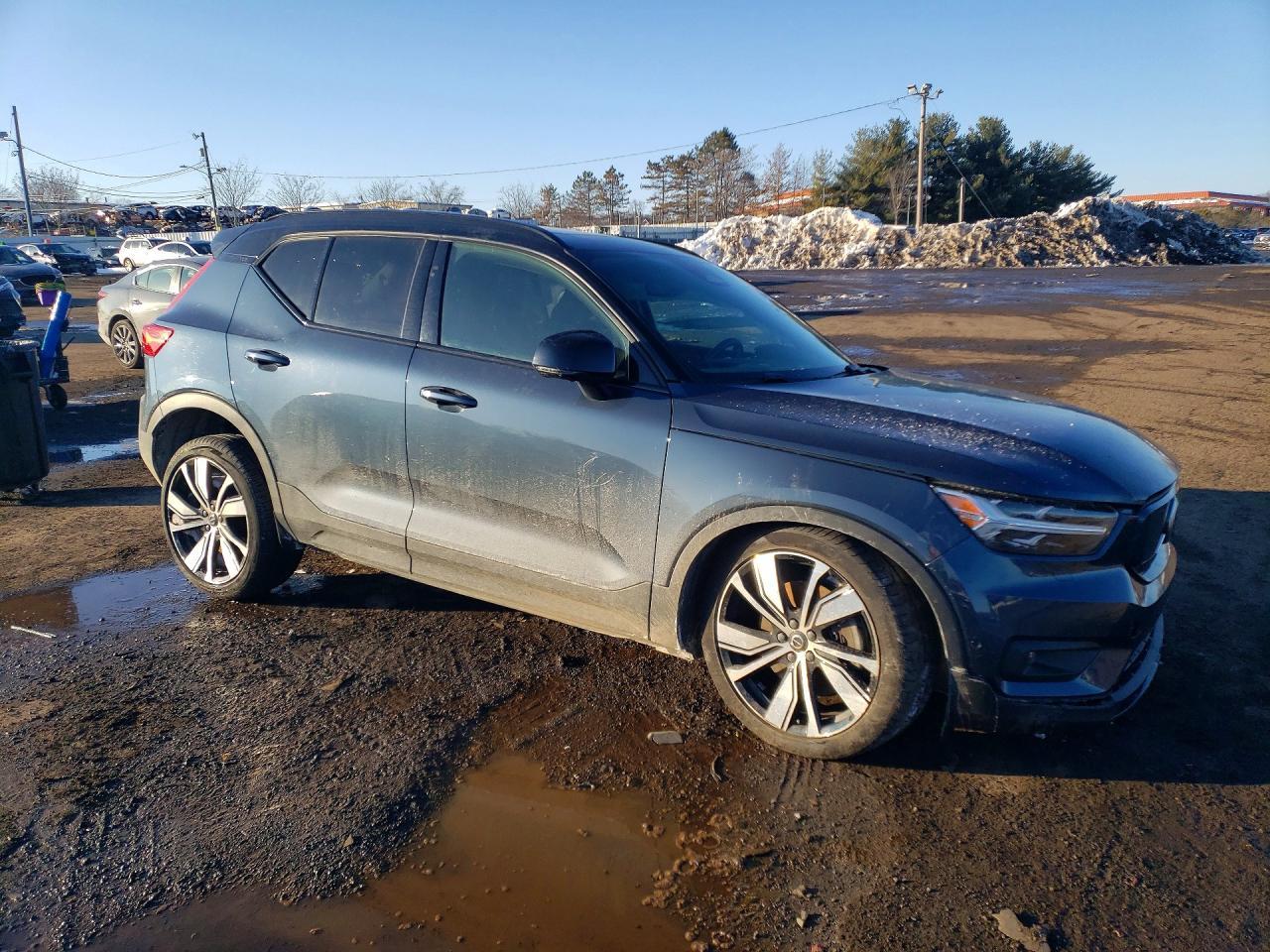 2022 VOLVO XC40