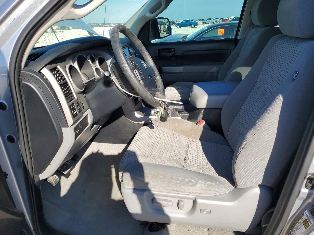 2011 TOYOTA TUNDRA