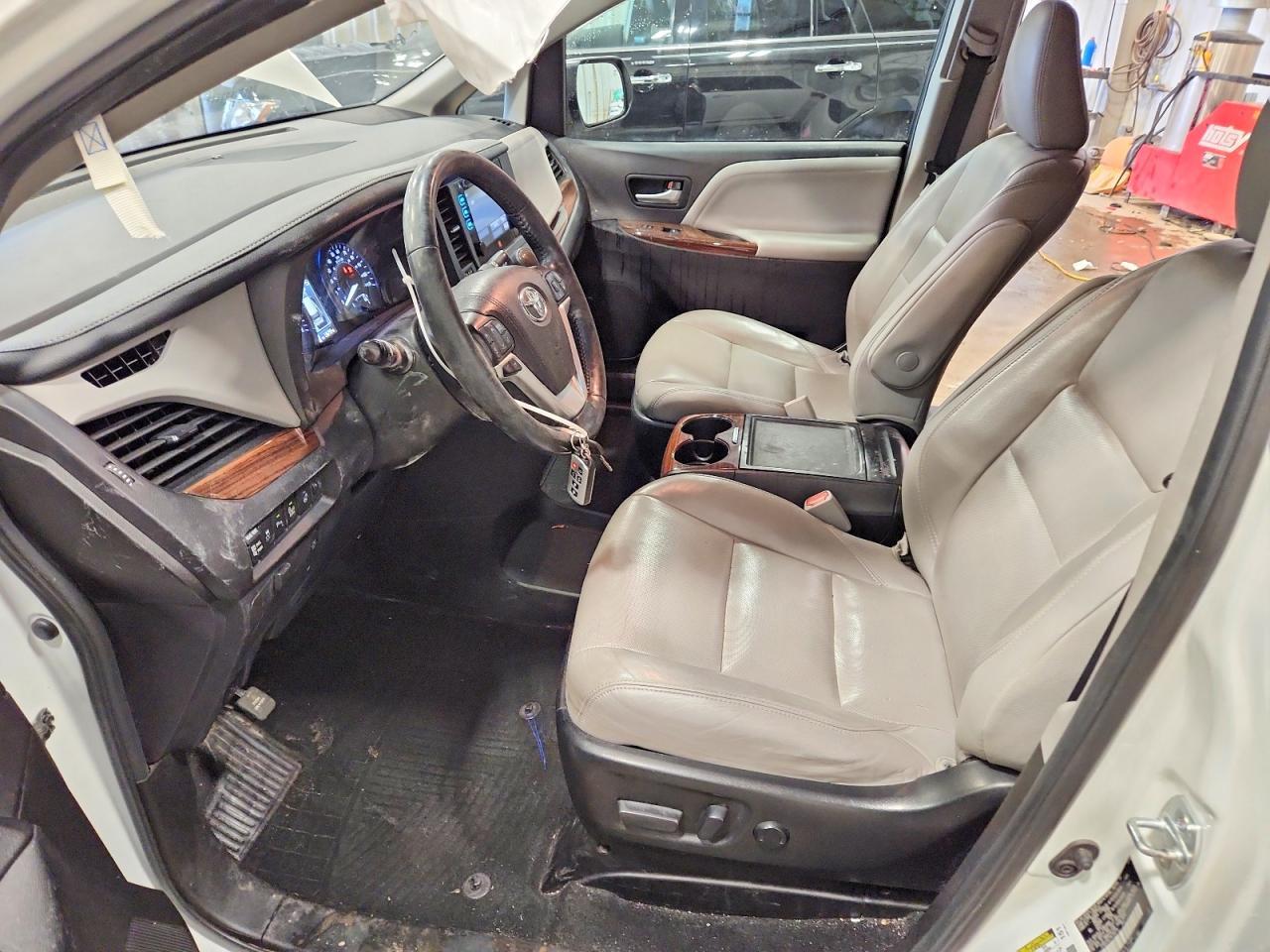 2017 TOYOTA SIENNA