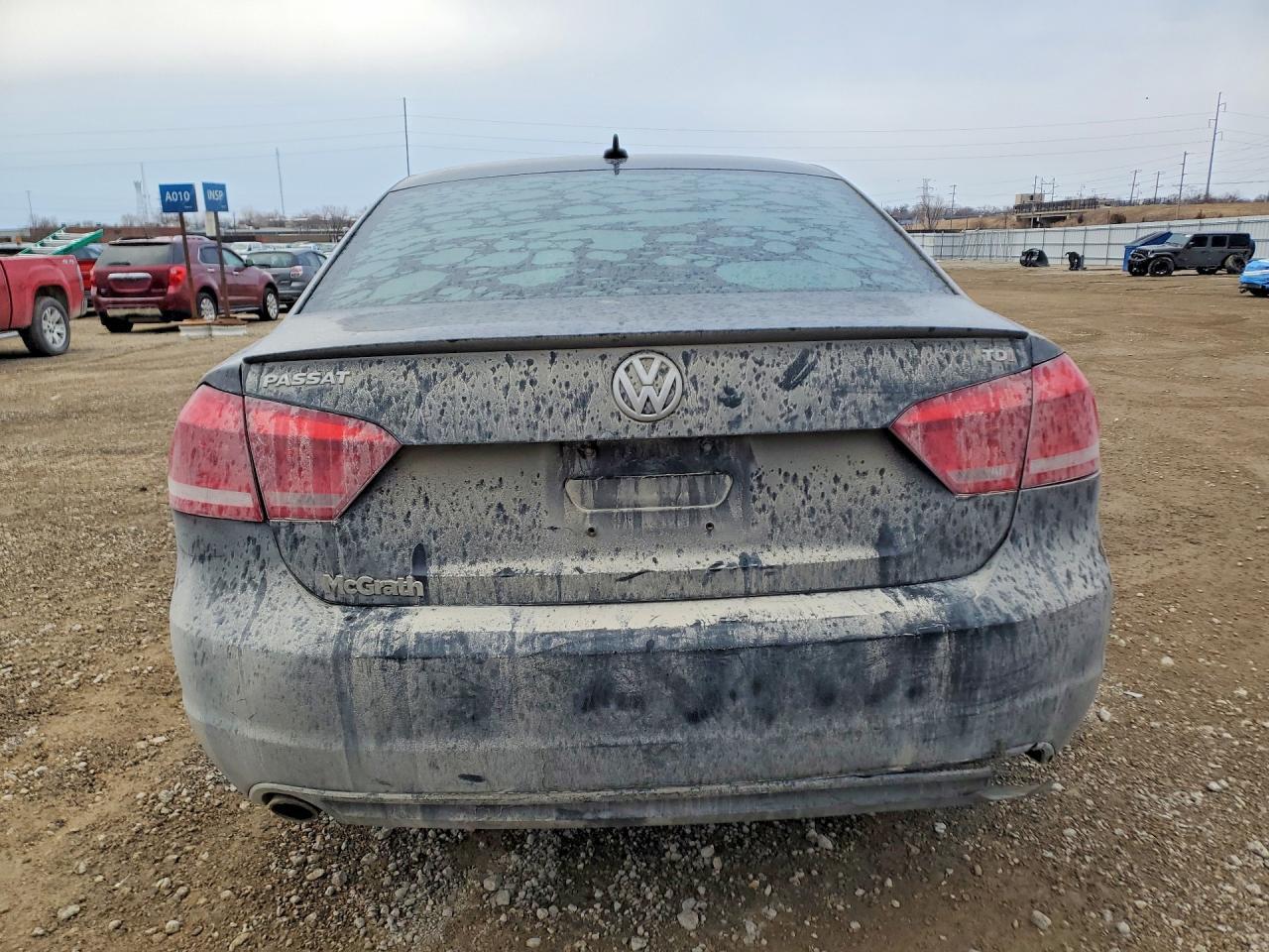 2013 VOLKSWAGEN Passat