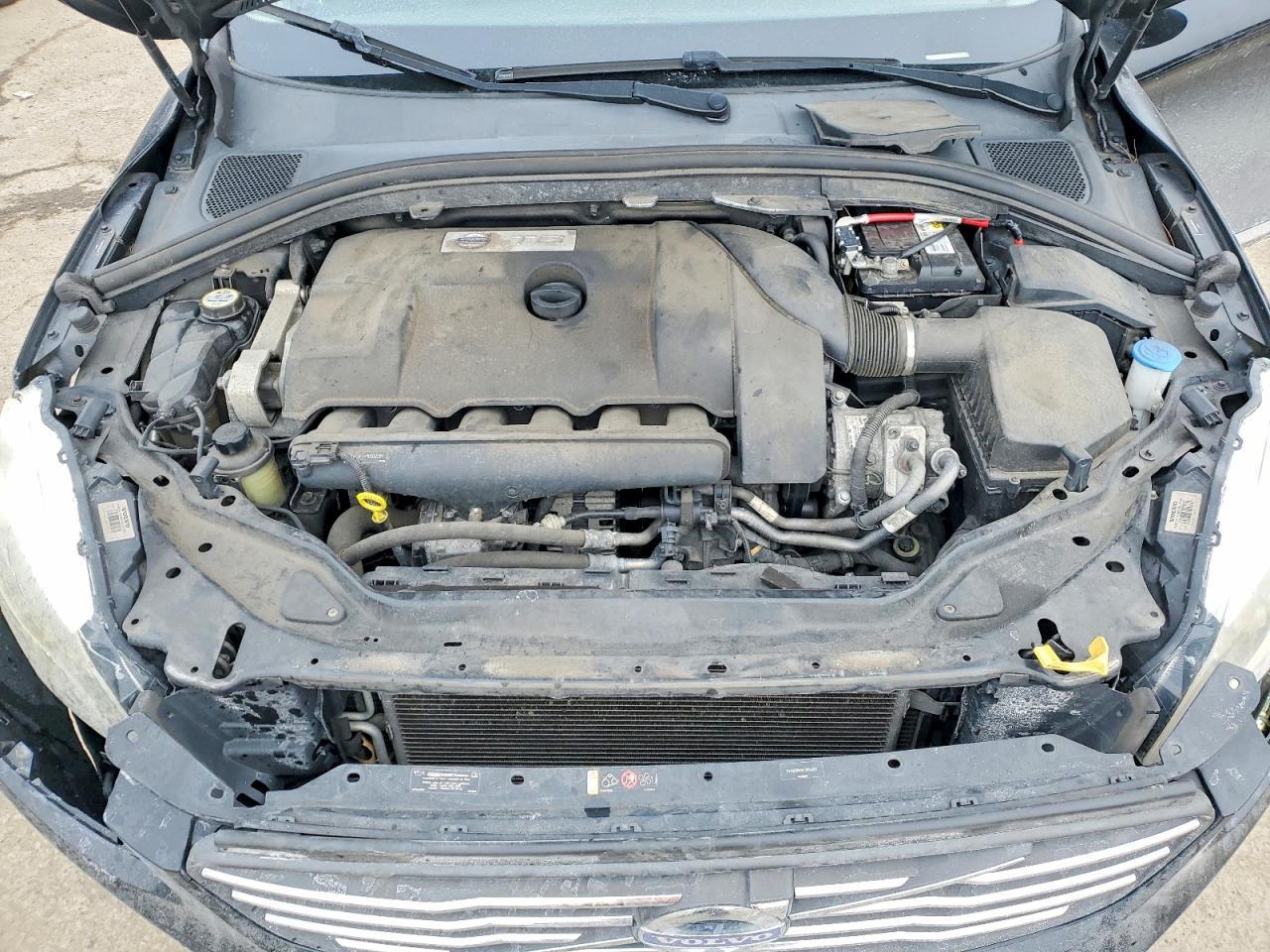 2015 VOLVO XC60