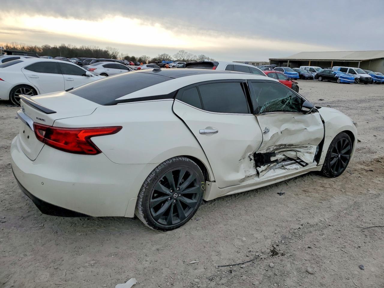 2017 NISSAN Maxima