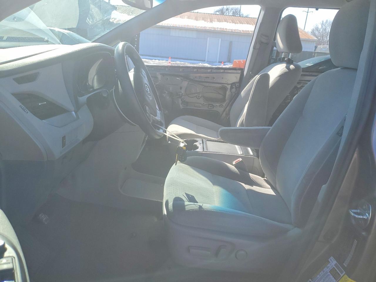 2017 TOYOTA SIENNA