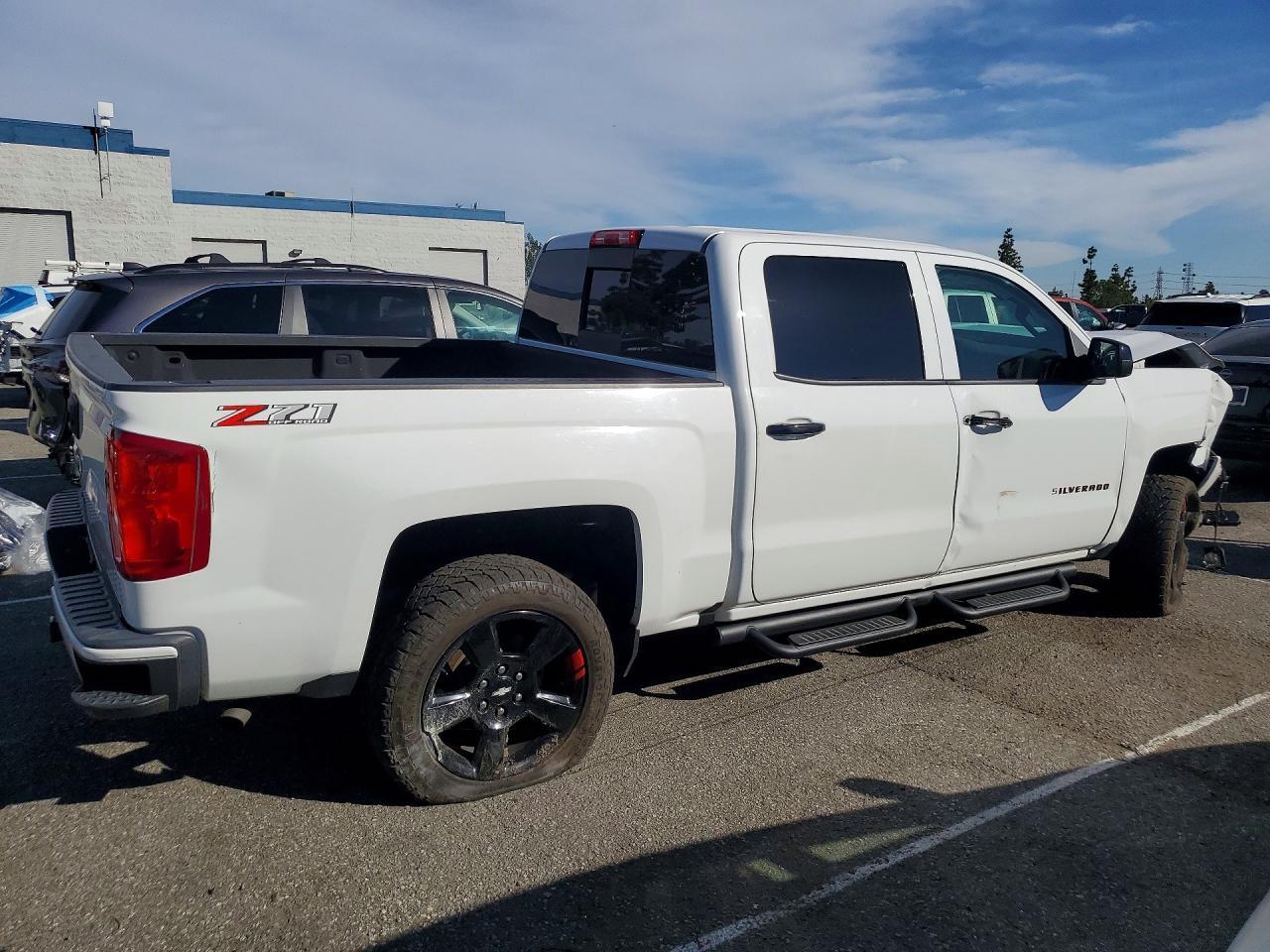 2018 CHEVROLET Silverado