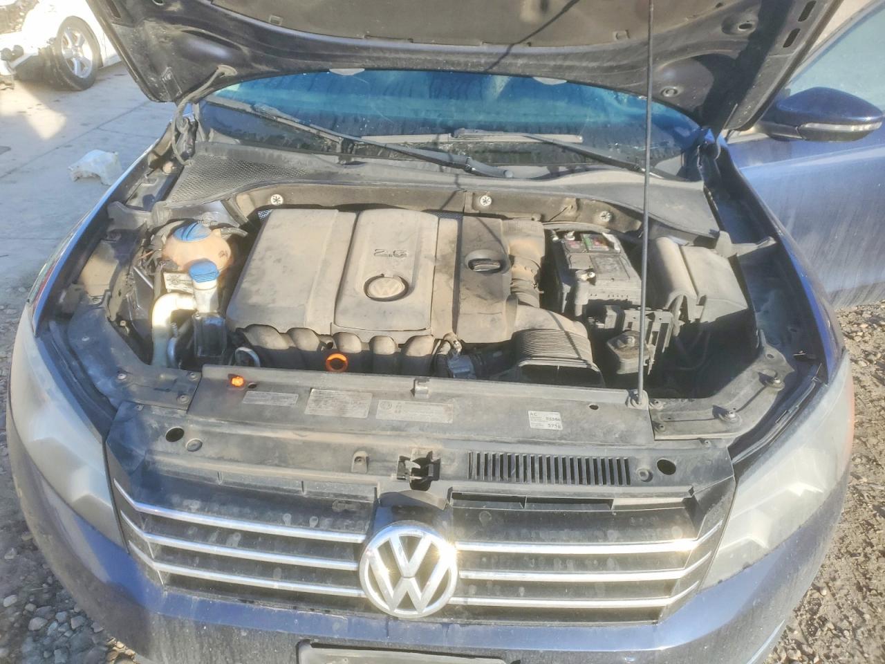 2012 VOLKSWAGEN Passat