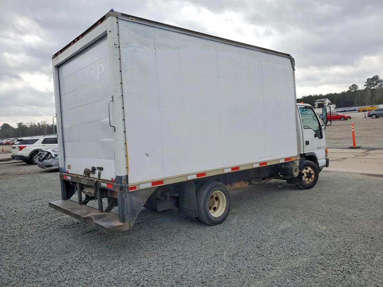 2004 ISUZU NPR