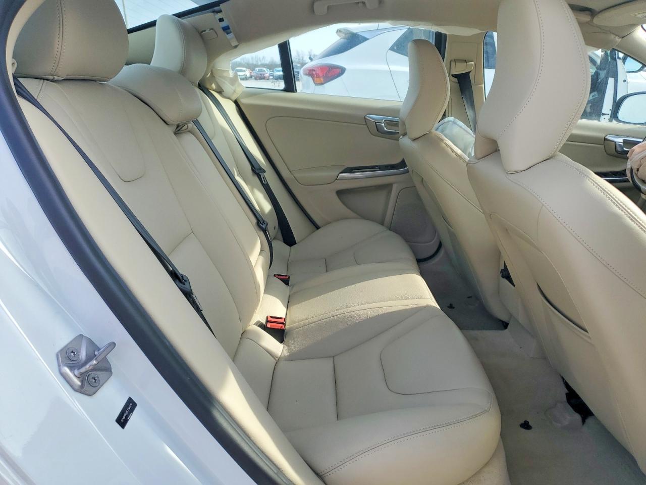 2015 VOLVO S60