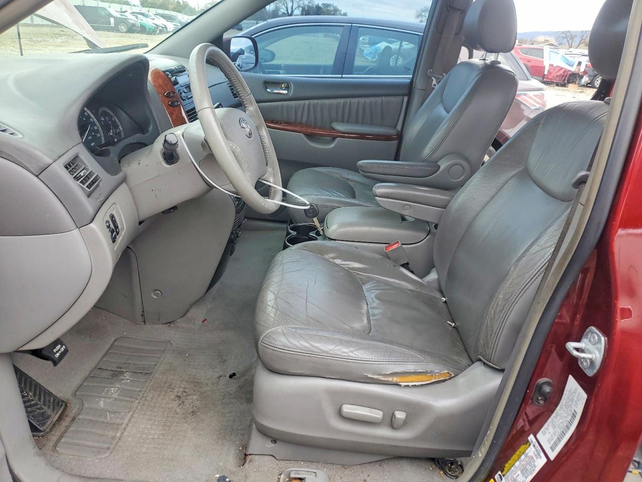 2004 TOYOTA SIENNA