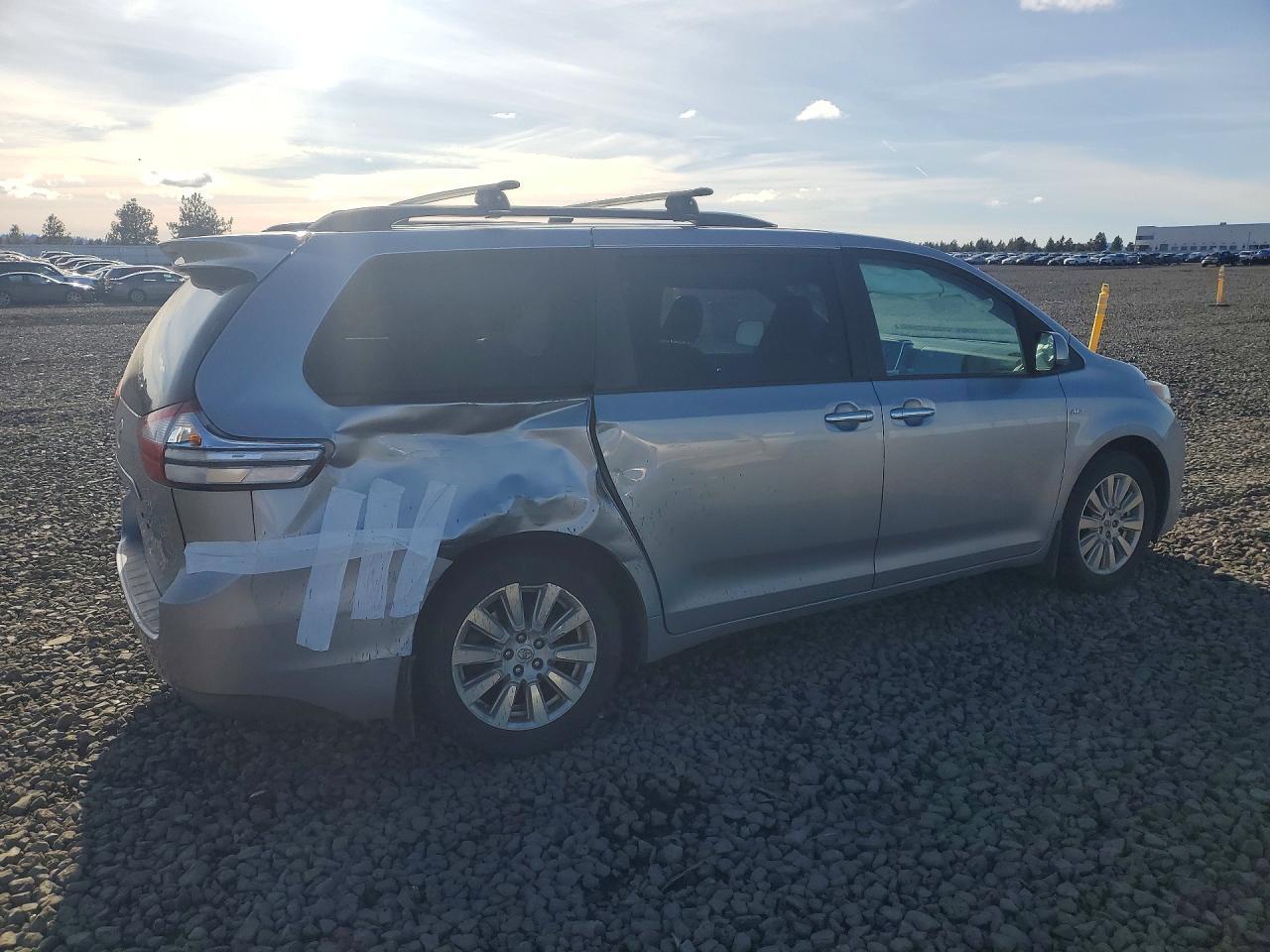 2017 TOYOTA SIENNA