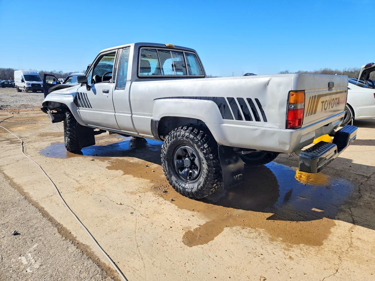 1987 TOYOTA Pickup