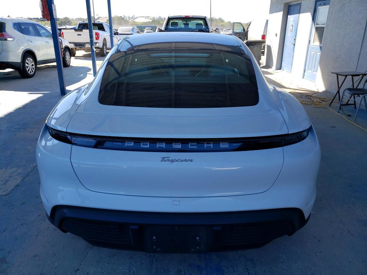 2021 PORSCHE Taycan
