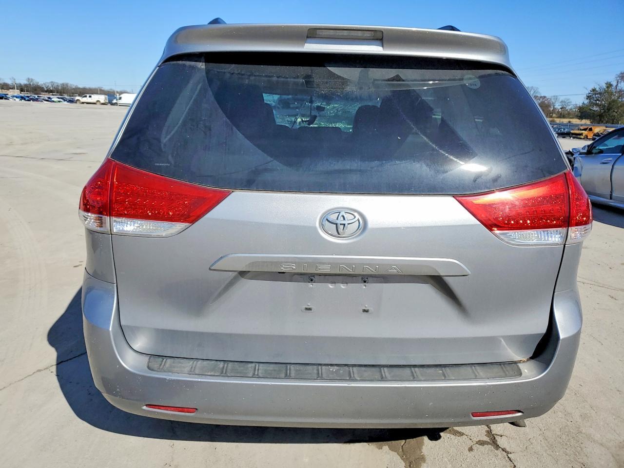 2012 TOYOTA SIENNA