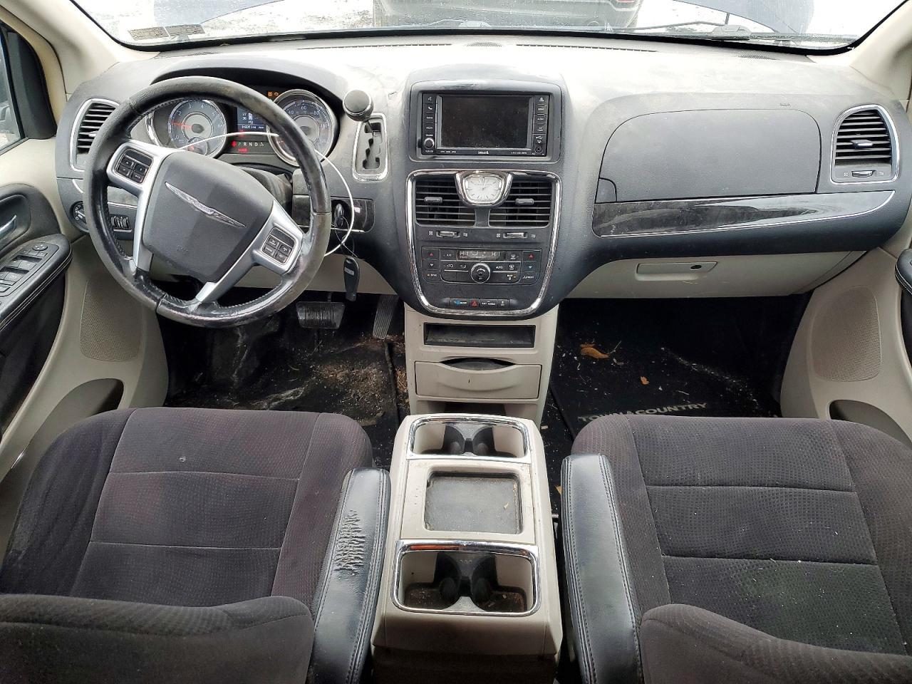 2011 CHRYSLER Town & Country