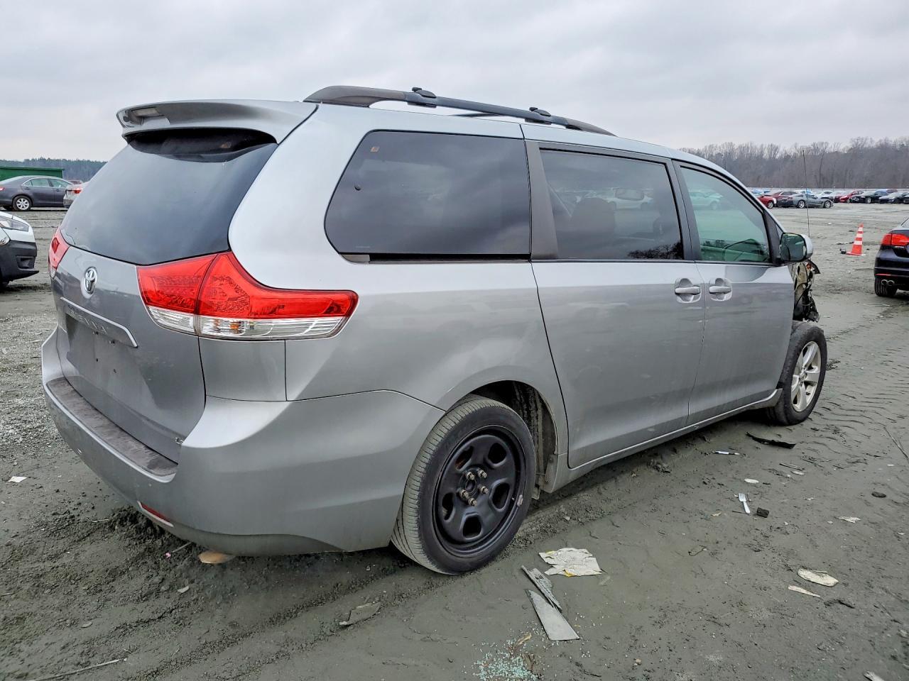 2013 TOYOTA SIENNA