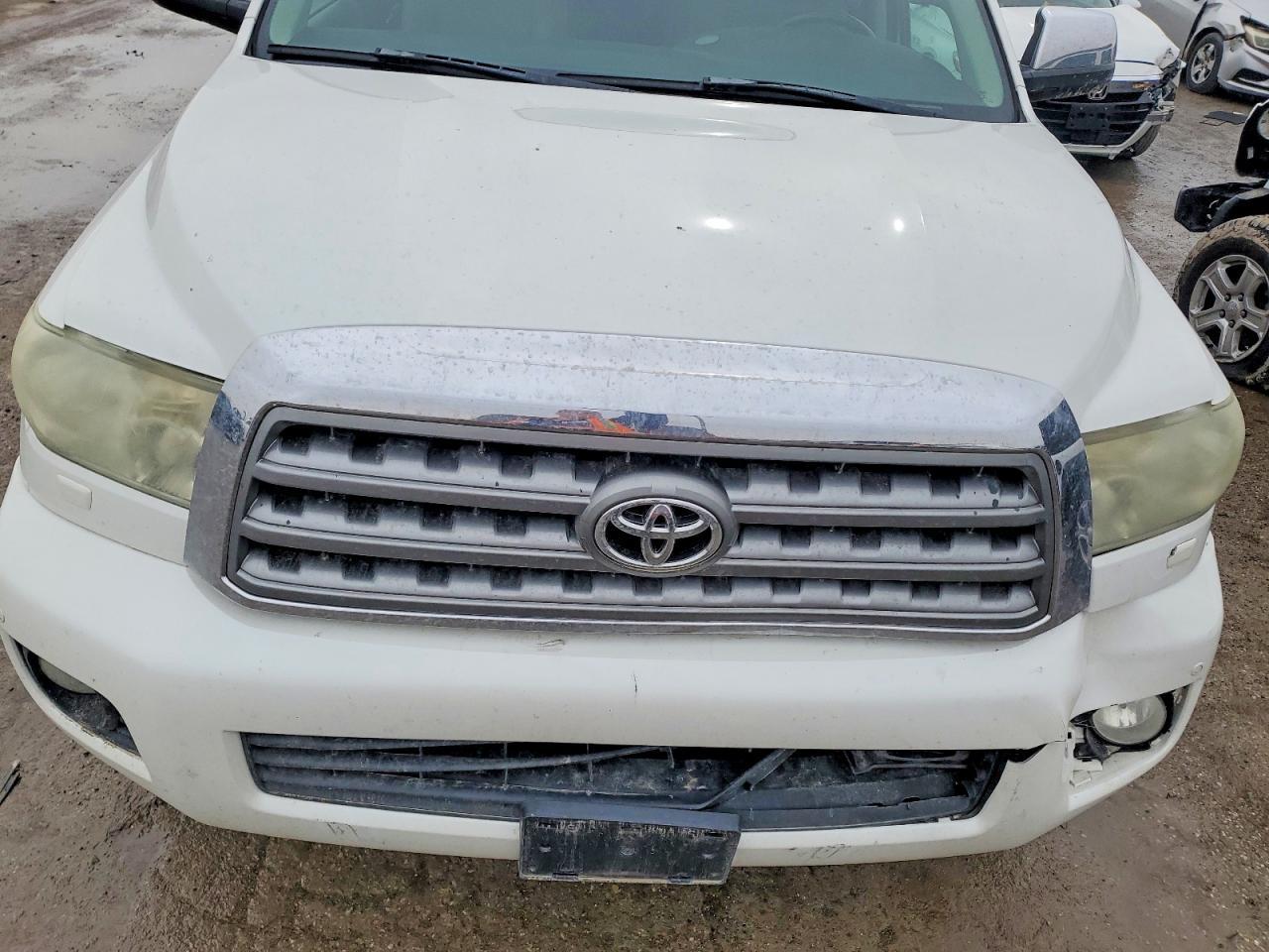 2010 TOYOTA Sequoia