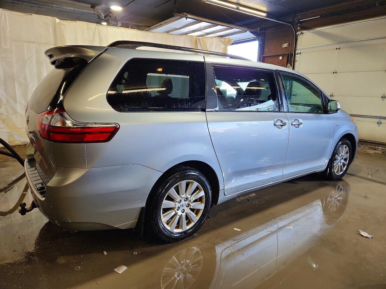 2017 TOYOTA SIENNA