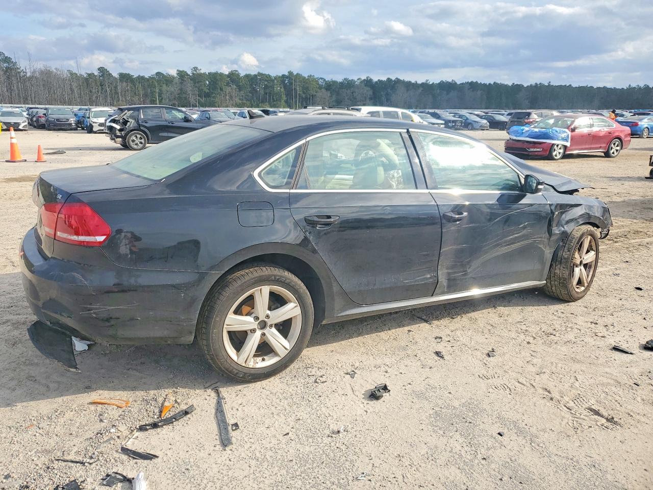 2013 VOLKSWAGEN Passat
