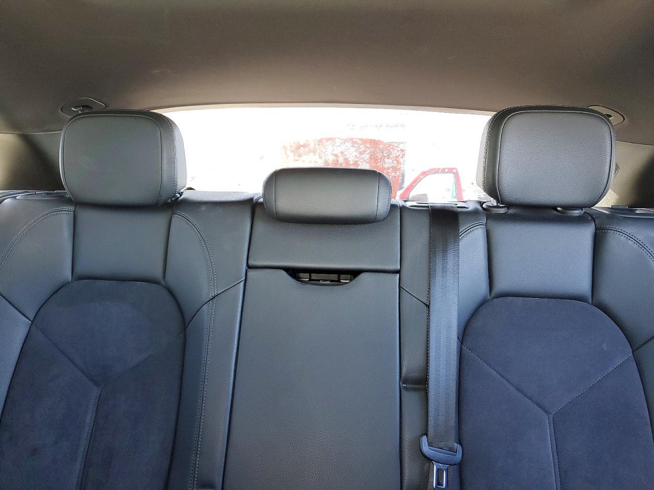 2015 PORSCHE Macan